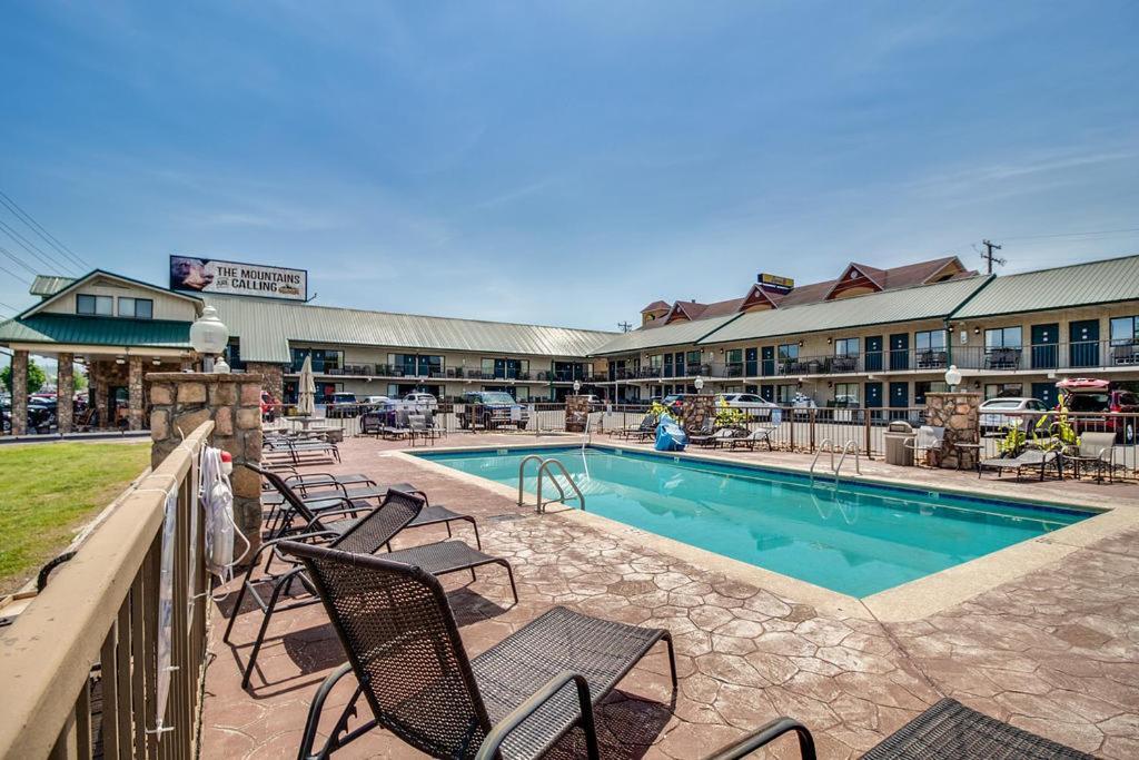 Mountain Breeze Motel พิเจนฟอร์จ ภายนอก รูปภาพ